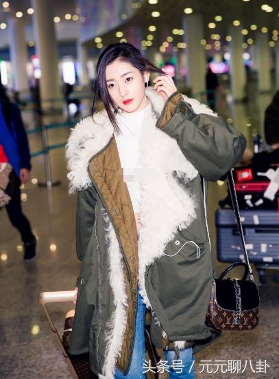 她出名不久穿衣价格超过杨幂,追赶范冰冰,这件衣服实在欣赏不了