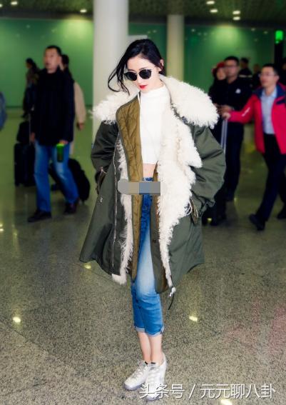 她出名不久穿衣价格超过杨幂,追赶范冰冰,这件衣服实在欣赏不了