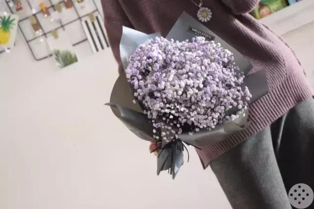 世界这么吵，90后的她却在花的世界里把文艺过成了生活！