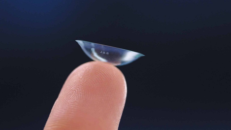 角膜塑形镜跟隐形眼镜有什么区别,角膜塑形镜和普通眼镜对比