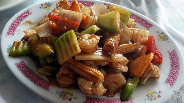 泡温泉享受的过程,泡完温泉吃自助餐