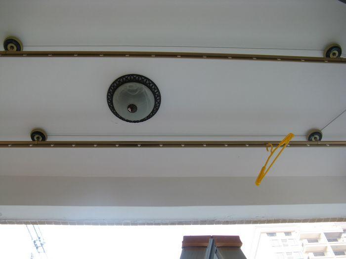 安装手摇晾衣架师傅,老公帮忙装挂衣架