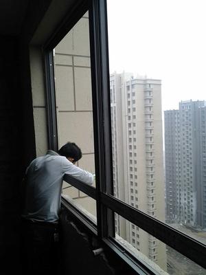 阳台双层中空玻璃怎么清洗,封阳台的双层玻璃怎么拆下来清洁