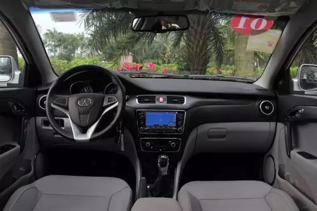 作为家用车6万不到买款*级A**轿车颜值与销量都很不错的只有它