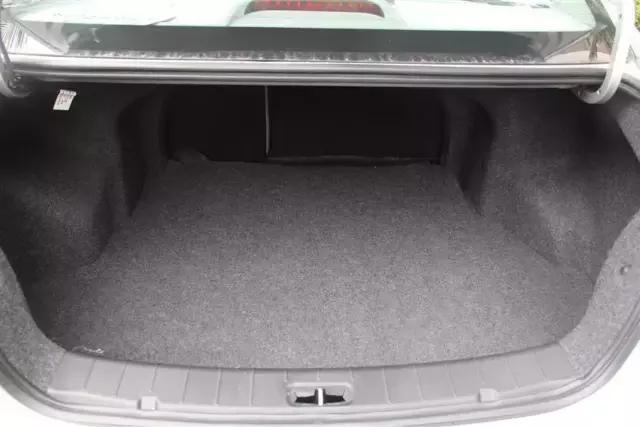 作为家用车6万不到买款*级A**轿车颜值与销量都很不错的只有它