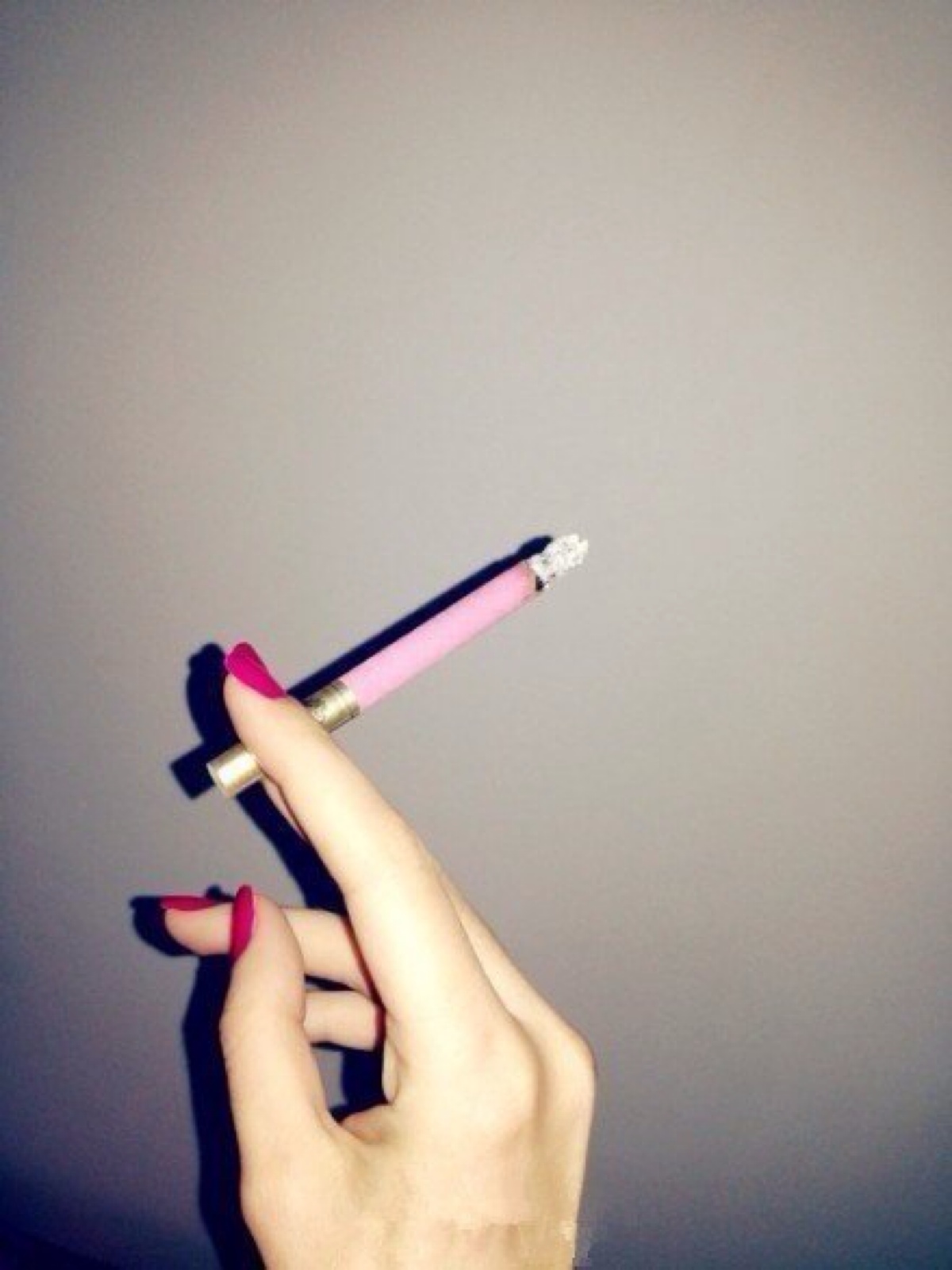 并没有你想的那么好，外表绚丽的女士香烟也是暗藏危险