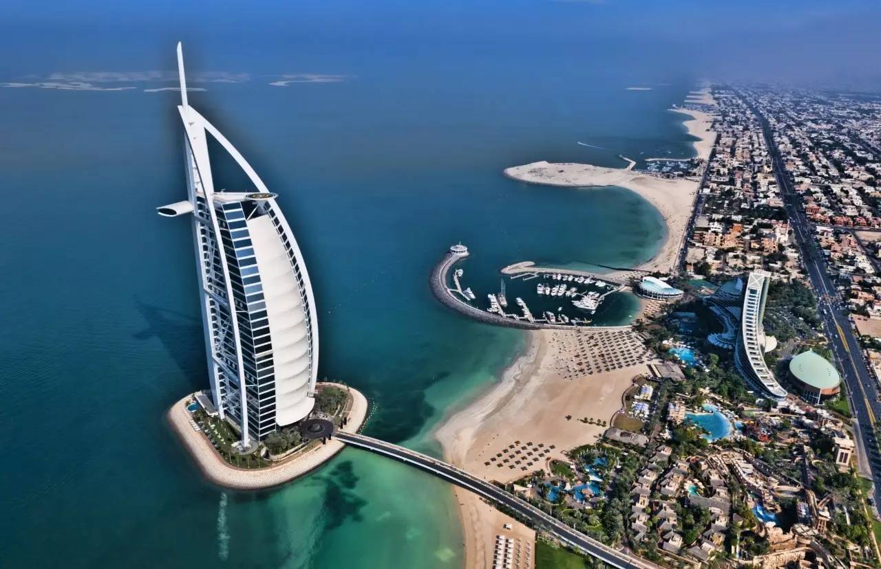 迪拜美食推荐攻略 (迪拜旅游攻略住宿推荐)