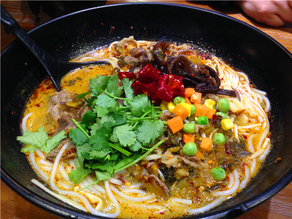 美味神奇的米线，餐饮界的传奇——云味馆过桥米线