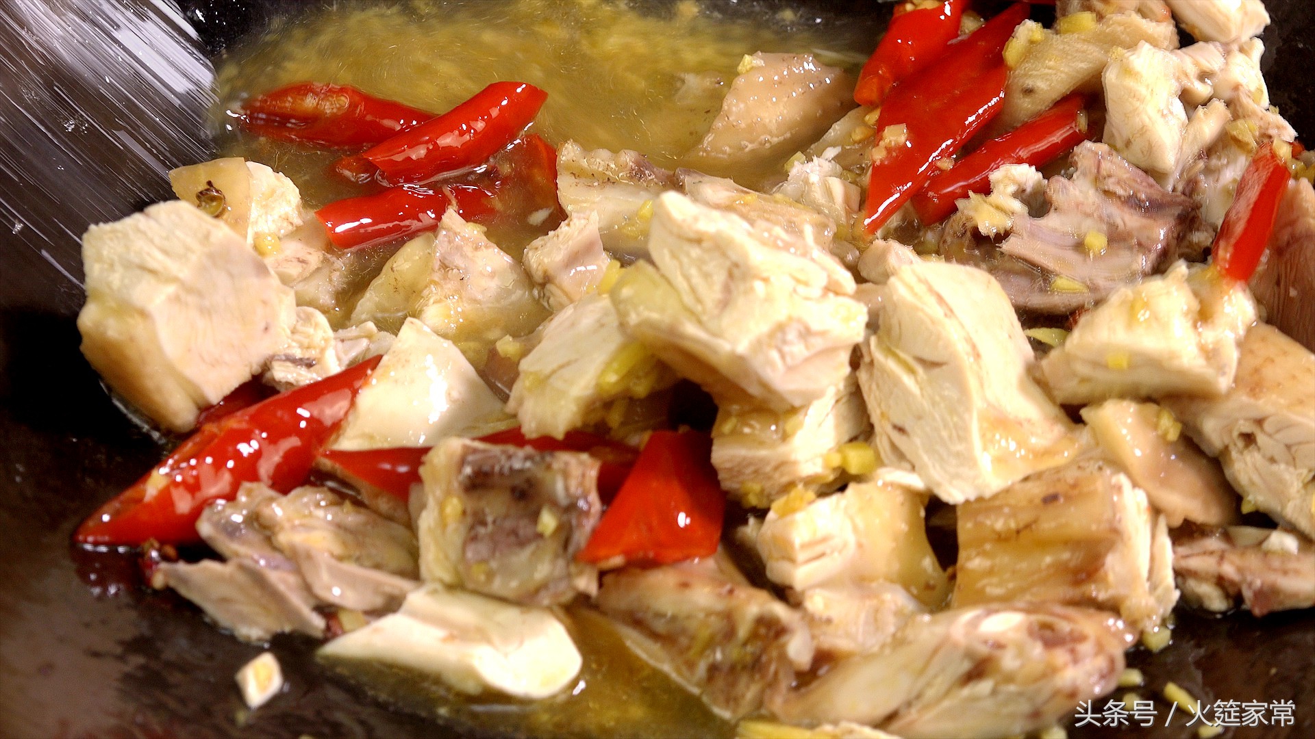 怎样做出来的烧鸡有火腿味道,弄好的烧鸡怎么做好吃