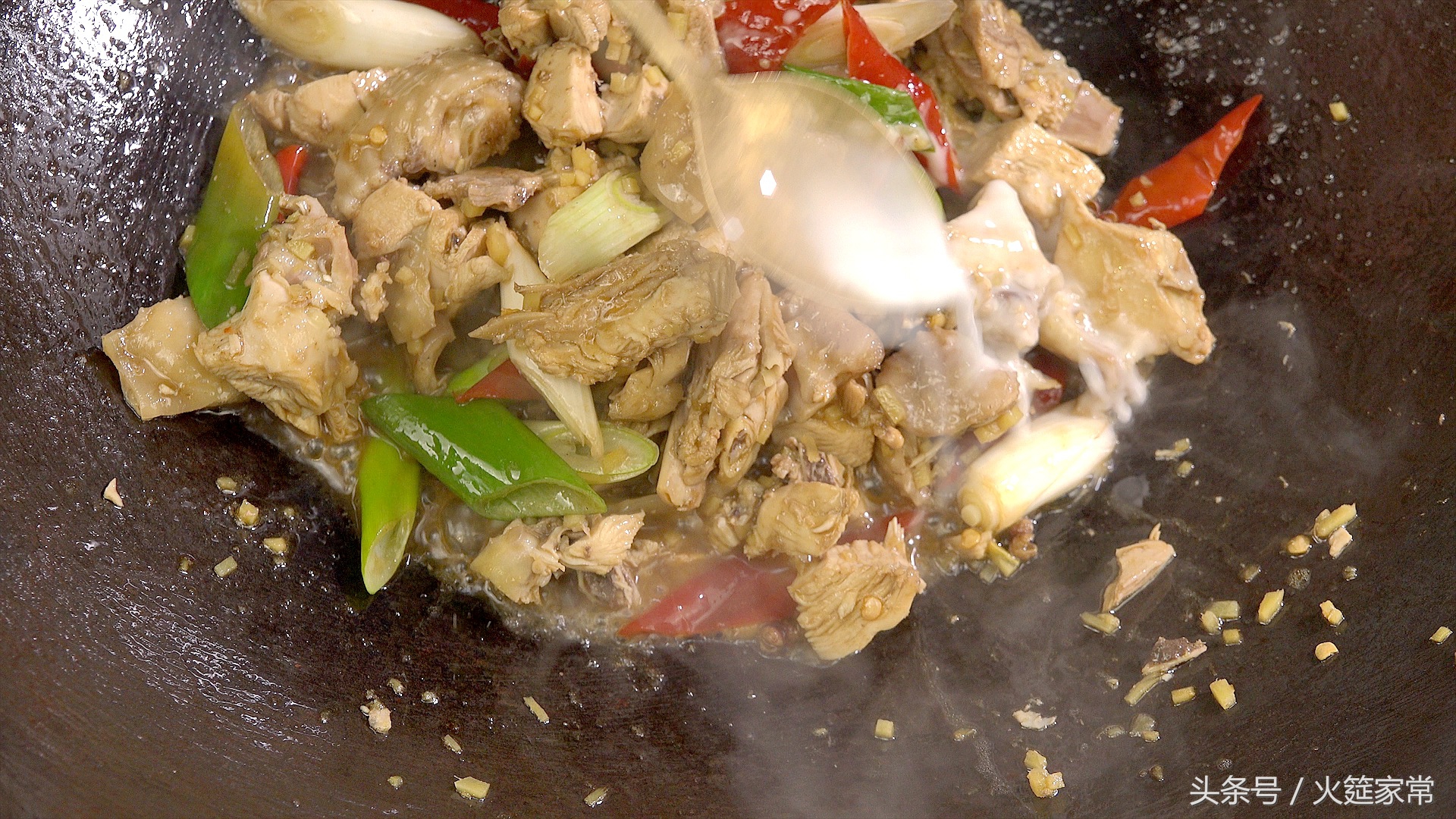 怎样做出来的烧鸡有火腿味道,弄好的烧鸡怎么做好吃