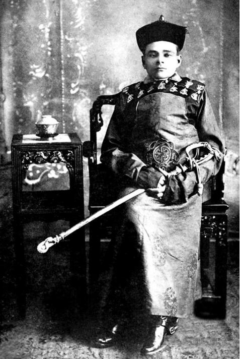 一个矮丑美国小子得出两个惊天预言,提前50年看穿三个国家