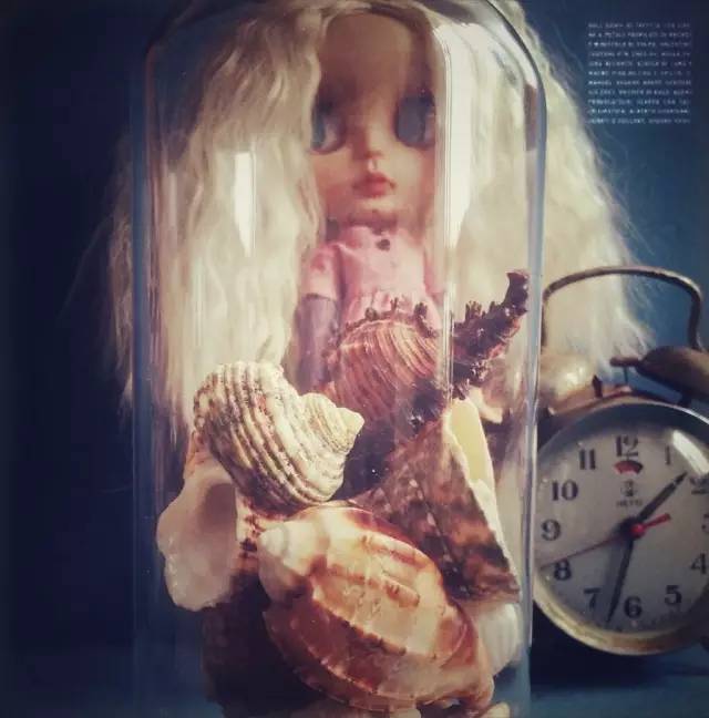 我曾在漫展上见过他们，身旁有一只精致的娃娃陪伴