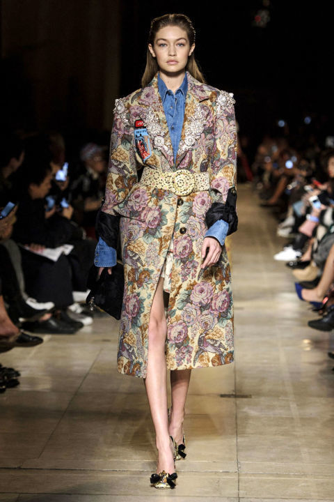 超模gigihadid西装穿搭,gigihadid变色龙式的超模