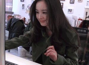 杨紫在穿搭中展现了怎样的风格,杨紫的穿搭风格