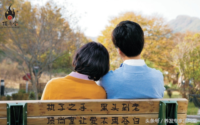 一起体验剪发,头发慢慢变白