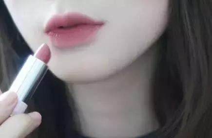 适合唇色深的豆沙色号大牌,豆沙色西柚色人鱼色