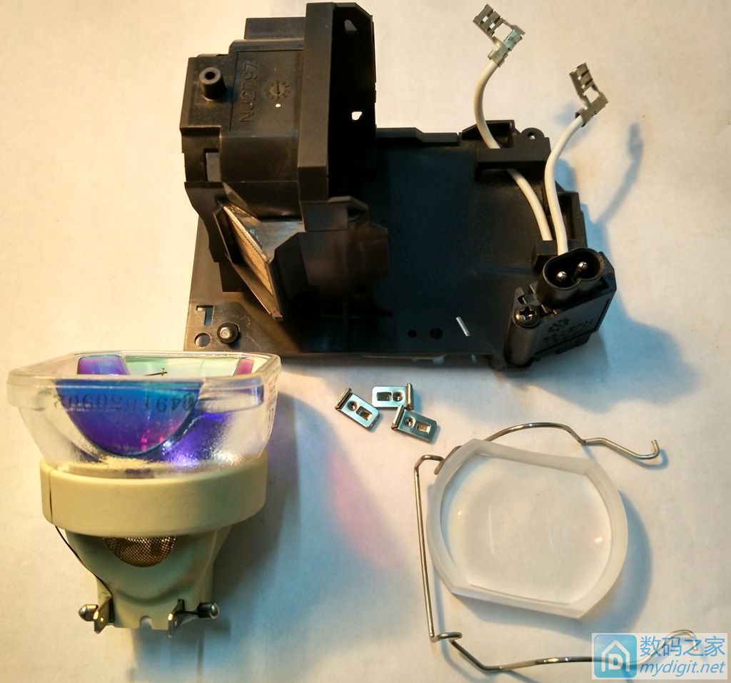 日立347x换灯泡教学,日立a733短焦投影仪手动调焦