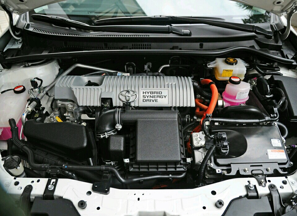 雷凌混动运动版和普通版哪个好看,2018年雷凌混动版好吗