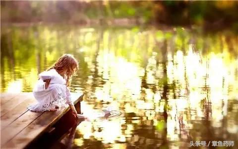 身上长脂肪疙瘩是怎么回事,身上皮下长疙瘩是怎么回事