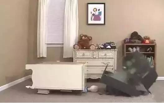 同一款柜子压死3个宝宝？这个细节妈妈们要注意啦！