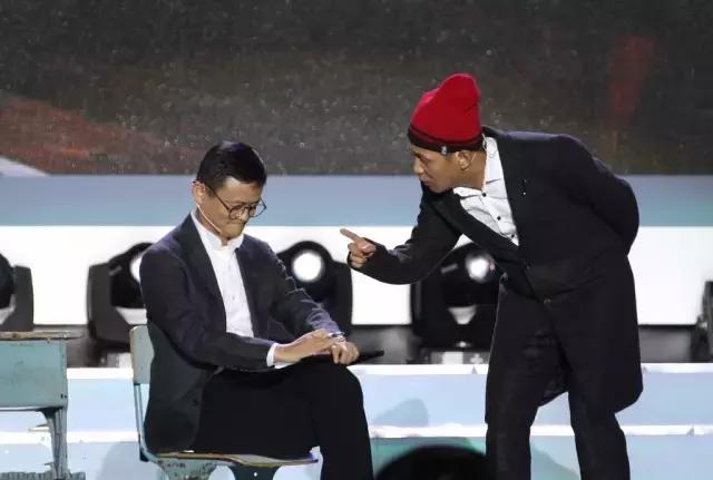 马云宋小宝演小品视频火了;董明珠一个电话让王健林投资5个亿