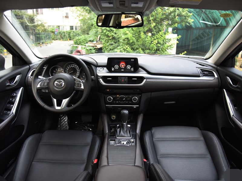 轿跑设计，提速7秒，后轮可转向，比迈腾虐惨，跌至19万没人买