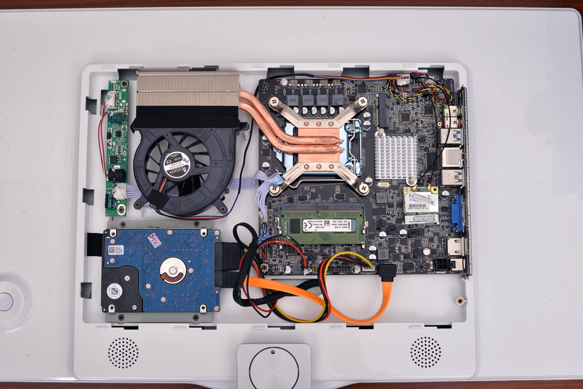 未到年二十八就扫除，晒一下我书房用的主力电脑