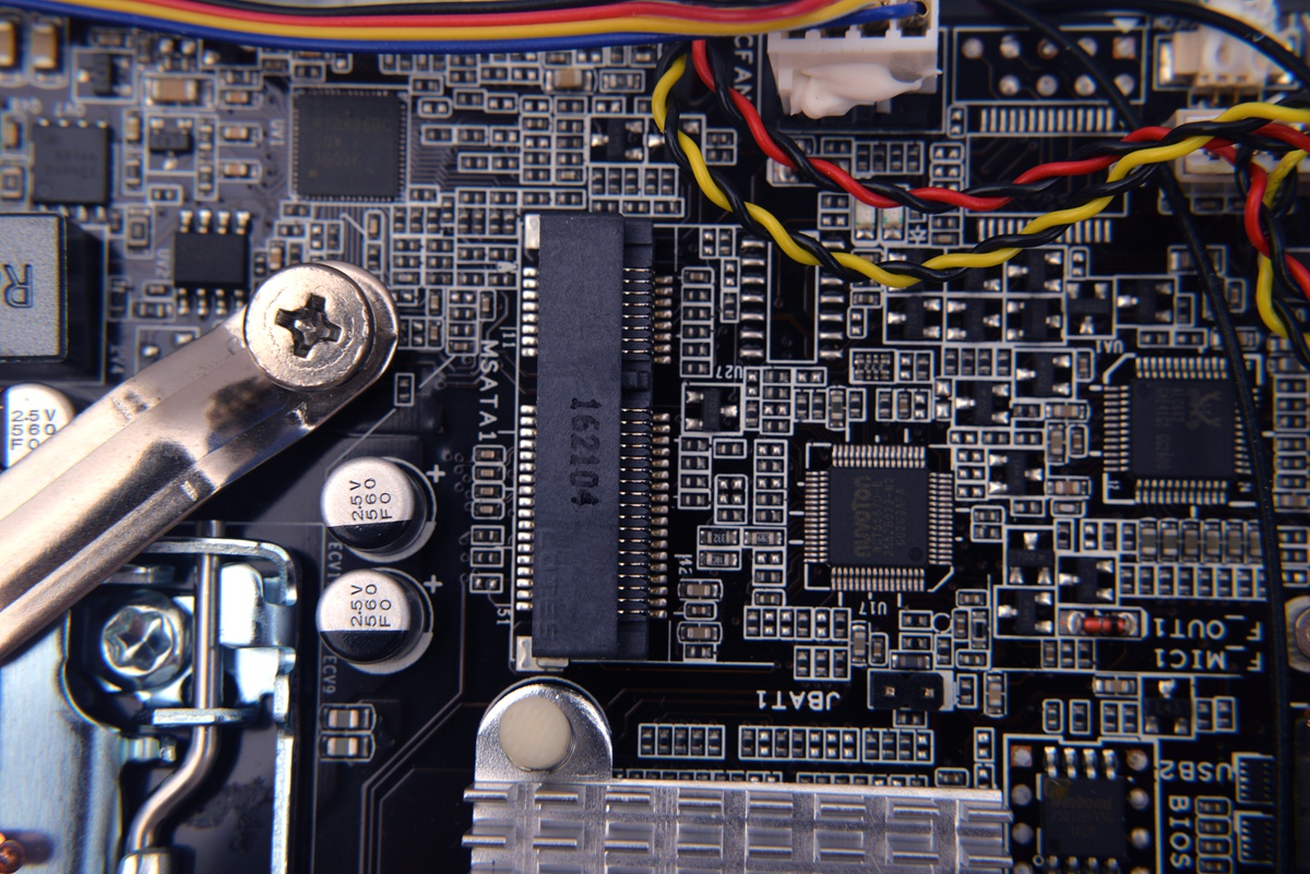 未到年二十八就扫除，晒一下我书房用的主力电脑