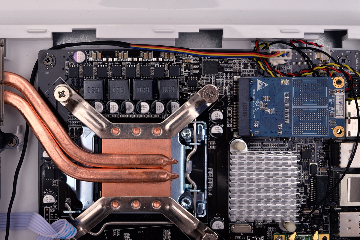 未到年二十八就扫除，晒一下我书房用的主力电脑