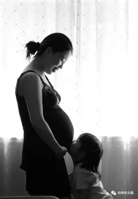 在家DIY拍出这些孕照的宝妈，可以通知让你的摄影师下岗了