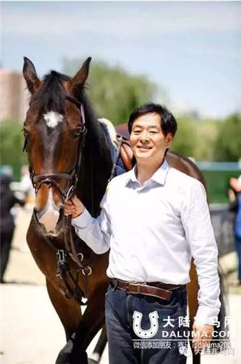 人不行,赛马上!甄子丹和洪金宝的赛马“真刀实枪”PK了一把!