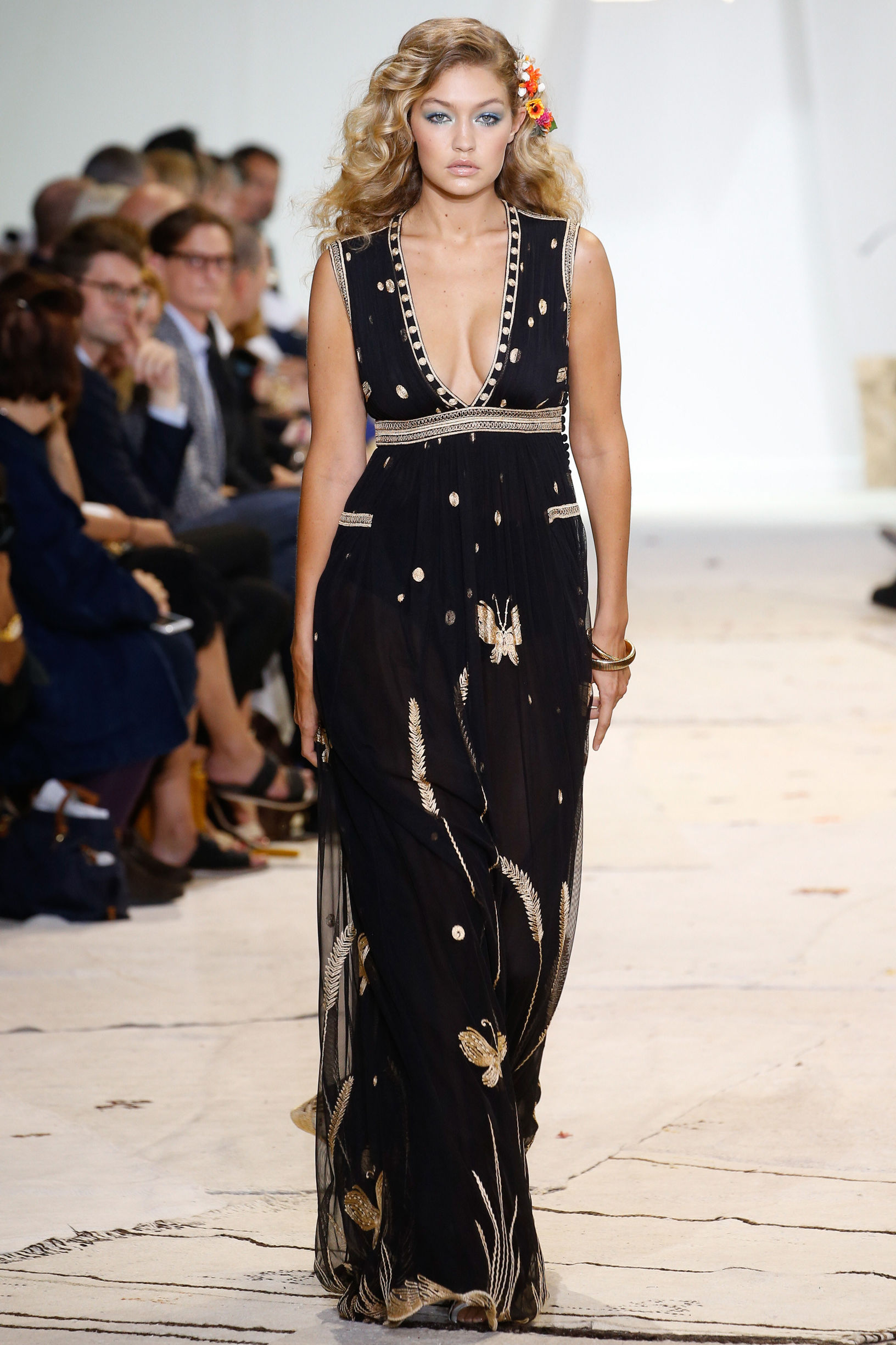 超模gigihadid西装穿搭,gigihadid变色龙式的超模