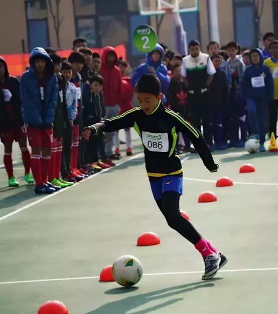 徐智诚足球,多特小将一鸣惊人