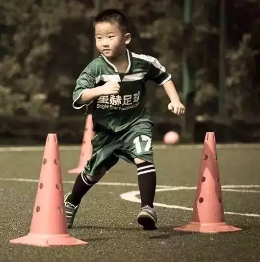 深圳足球成人培训,深圳青少年足球培训班哪个比较好