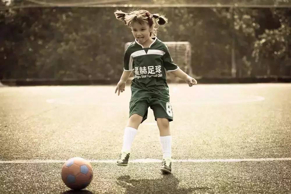 深圳足球成人培训,深圳青少年足球培训班哪个比较好