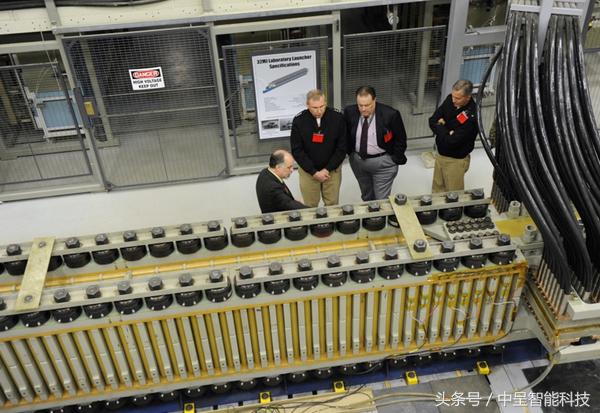 电磁炮威力强大是未来战场的重要*器武**之一