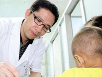 三岁宝宝接触到过敏源导致脸肿,孩子吃了啥过敏发红疹怎么办