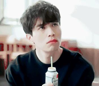 张艺兴涂口红好看吗,张艺兴口红完整视频