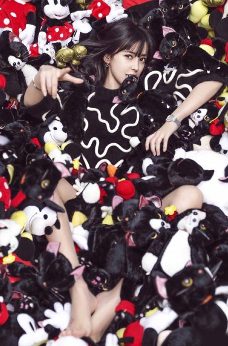 盘点明星撞衫的视频,明星撞衫最丑的一张图