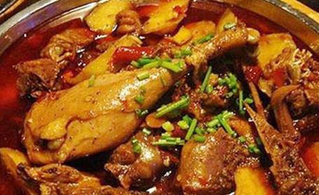 东北铁锅炖大鹅有没有粉条,南方人第一次来东北铁锅炖大鹅