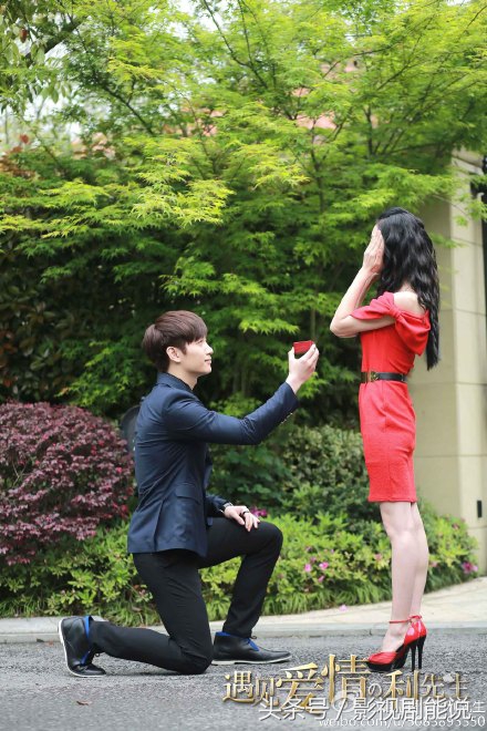 积压三年的《利先生》还在用真假女儿的梗！周冬雨陈晓也救不了它