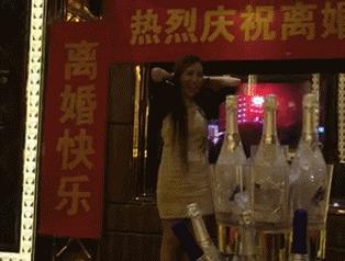 大妹子，离个婚你就那么开心？