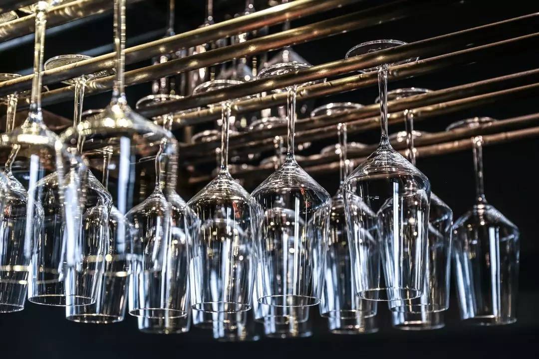 下关高颜值男服务员,招聘高颜值男服务员