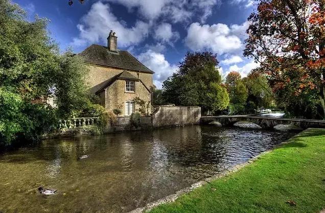 浜氭床寤変环鑸┖瀹樼綉,鎮﹁娉板浗鏃呰
