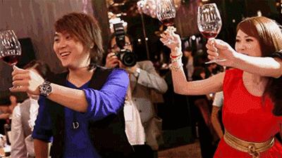 年会穿搭指南,让你惊艳又有品位!