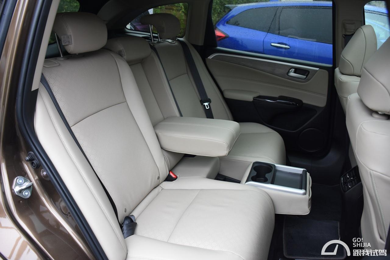 多变空间恣意驾控试驾东风本田新杰德