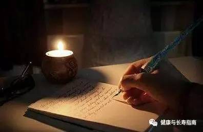 儿童手上起水泡痒脱皮用什么药膏,脚底起小水泡又痒又脱皮反反复复