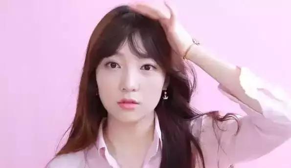 适合额头大发际线高的短发型,宽额头额头高怎么剪刘海