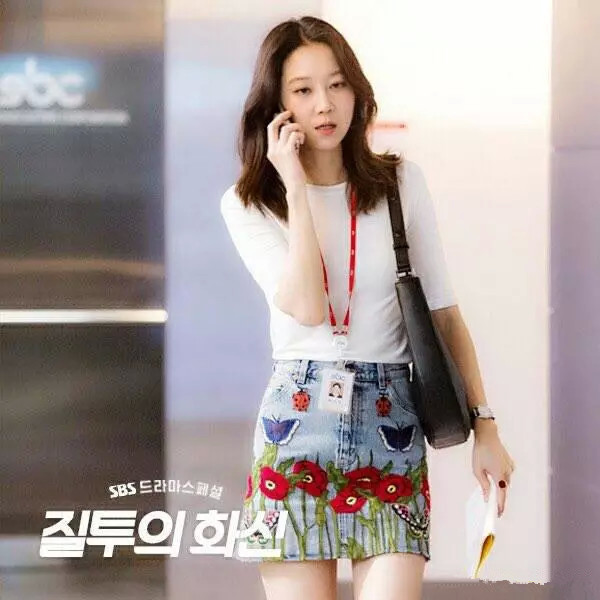 盘点明星撞衫的视频,明星撞衫最丑的一张图