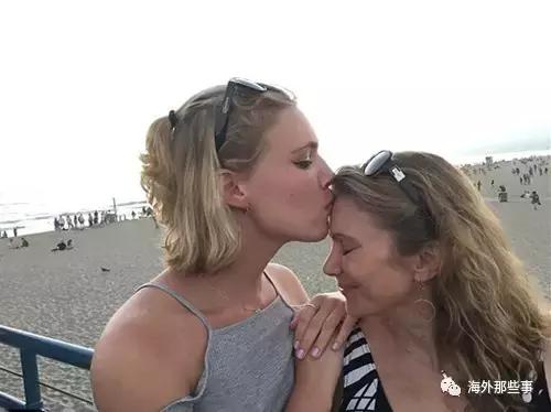 她允许摄影师跟拍变性全过程获得全家支持